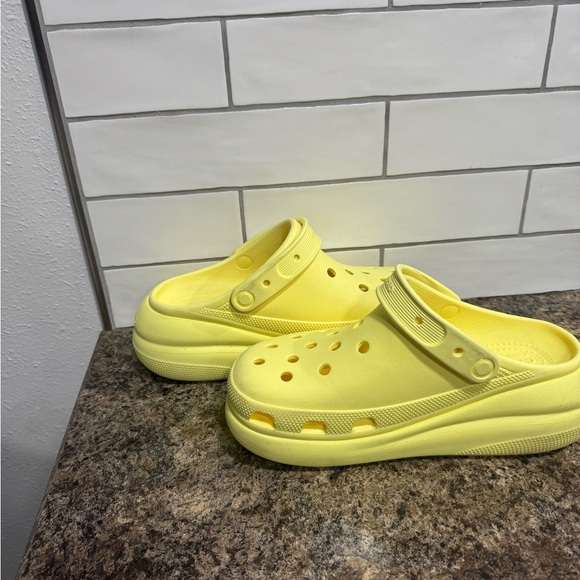 Bright Lemon Yellow Platform Crocs women’s 10/ men’s 8 - Picture 7 of 13